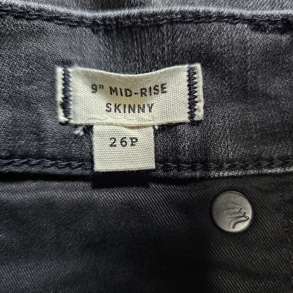 Madwell Black Distressed Jeans " 9" Mid-Rise Skinny" with raw hem, size 26P - Picture 9 of 11